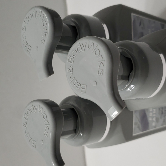 3 Bath & Body Works FRESH RAINFALL Foaming Hand Soap - Picture 7 of 7